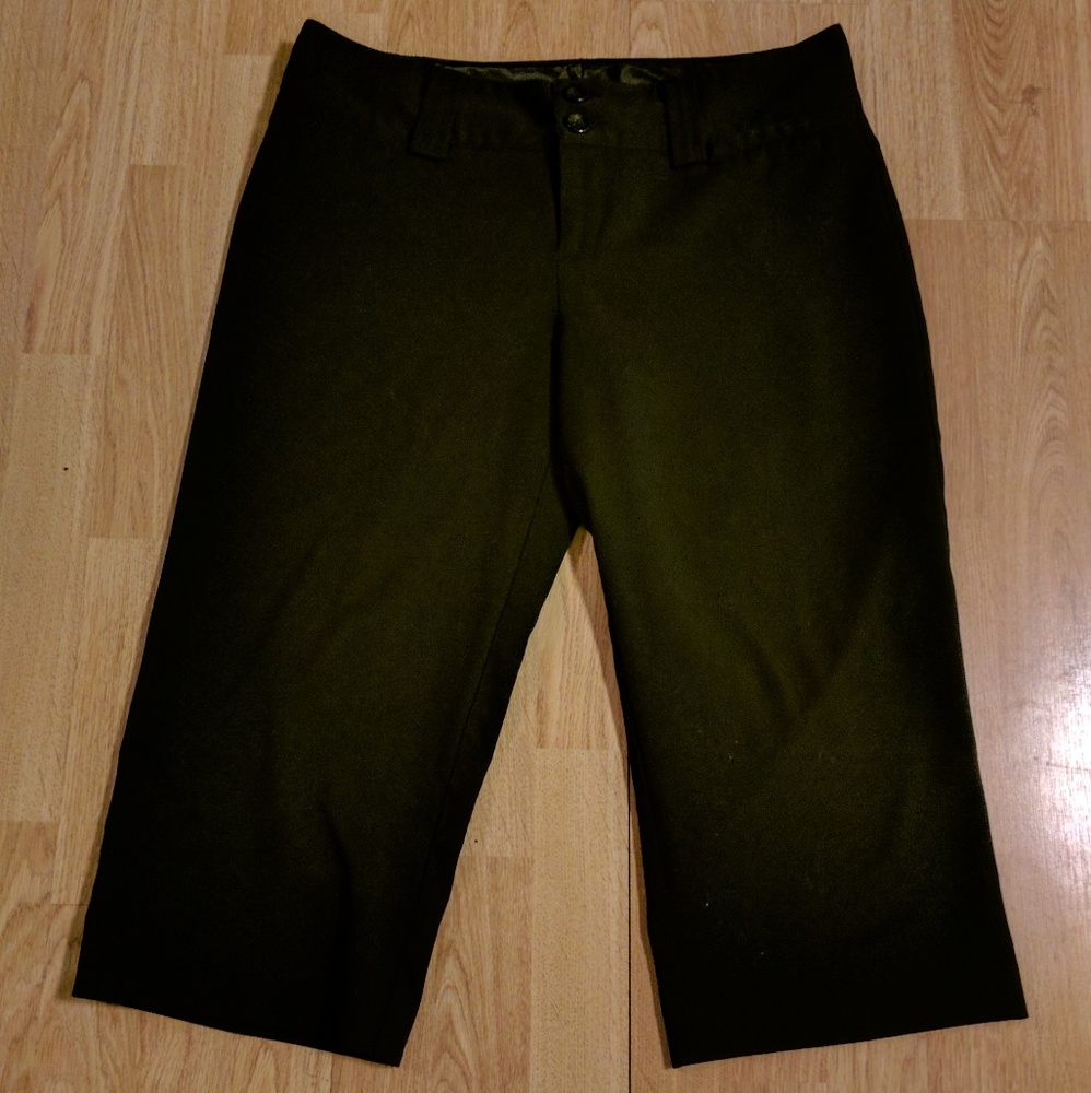 Ladies Maurices Black capris